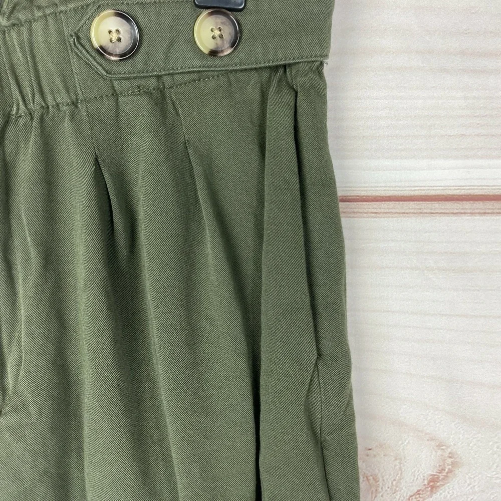 a.n.a. Short Women 10 Green Button-Trim Paperbag Pleated Front Pockets High Rise